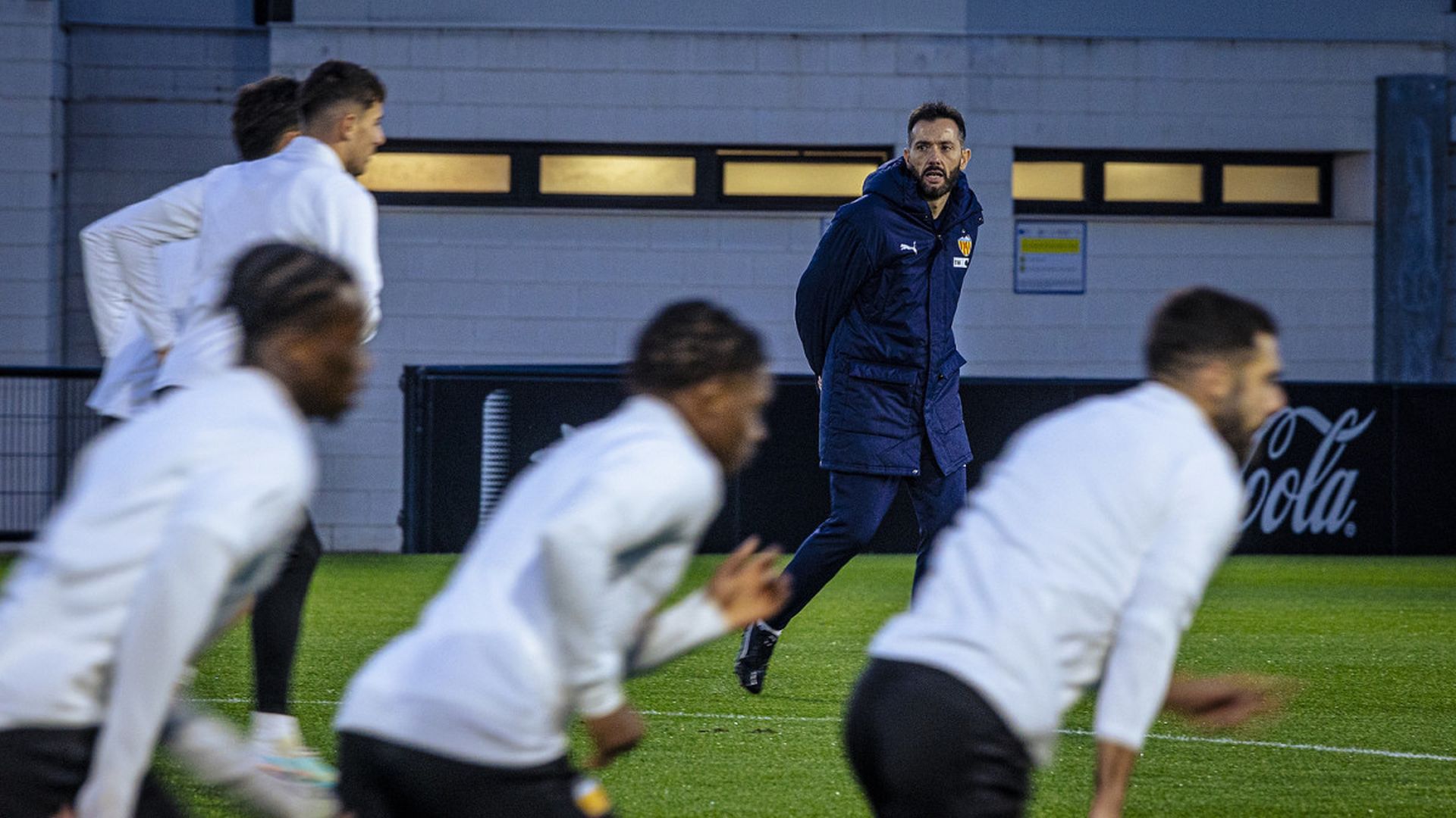 Corberán en el entrenamiento del Valencia CF Corberán en el entrenamiento del Valencia CF