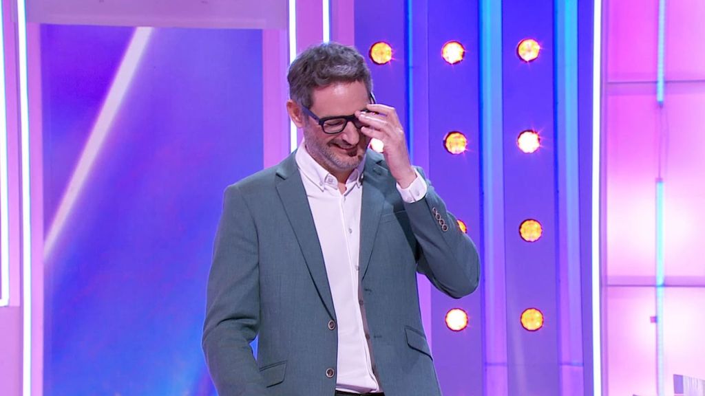 Eugeni Alemany se parte de risa en 'Agárrate al sillón' ante el inesperado talento de un concursante: "Aparco a la primera"