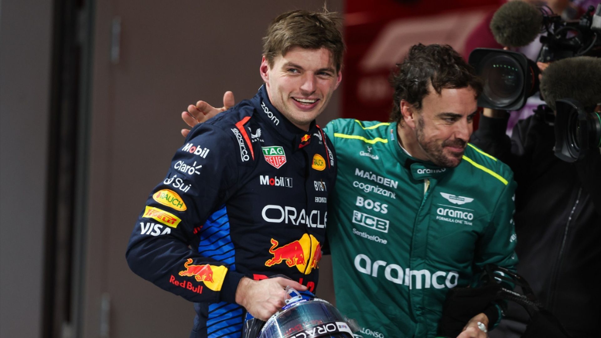 Fernando Alonso y Max Verstappen, en un GP de F1 Fernando Alonso y Max Verstappen, en un GP de F1