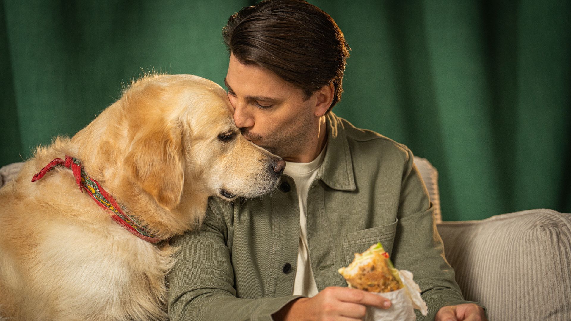 Hablamos con Oscar Pasarín, trabajador de 'MundoAnimalia' Hablamos con Oscar Pasarín, trabajador de 'MundoAnimalia'