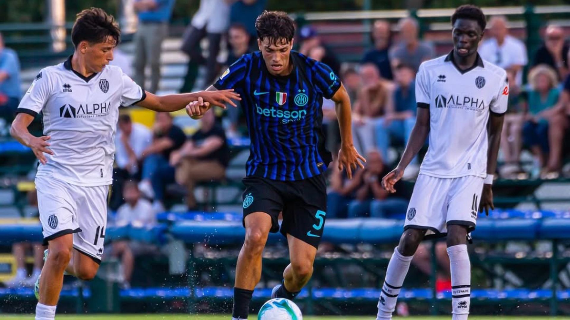 Hugo Humanes durante un partido con el Inter de Milán