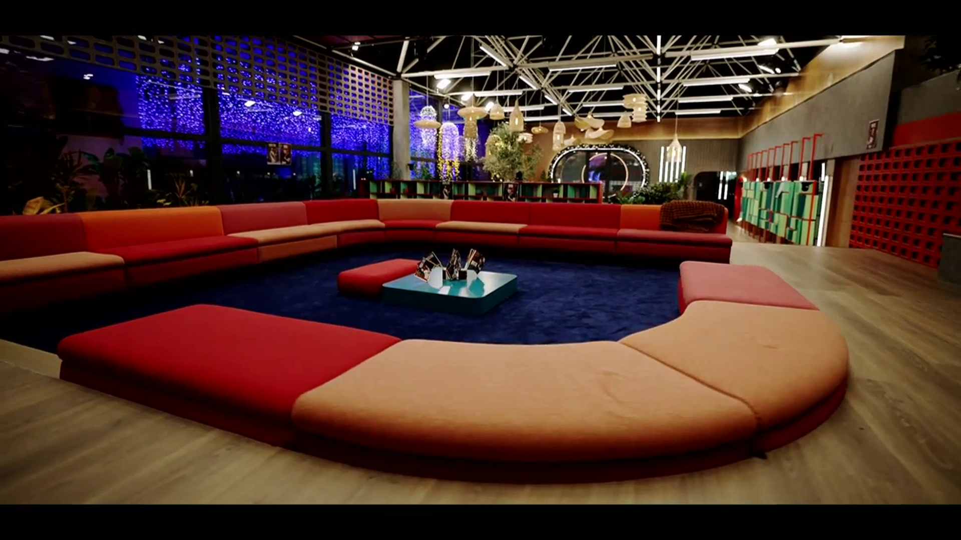 Jorge Javier Vázquez apaga las luces de la casa de 'Gran Hermano 20' con un emotivo video