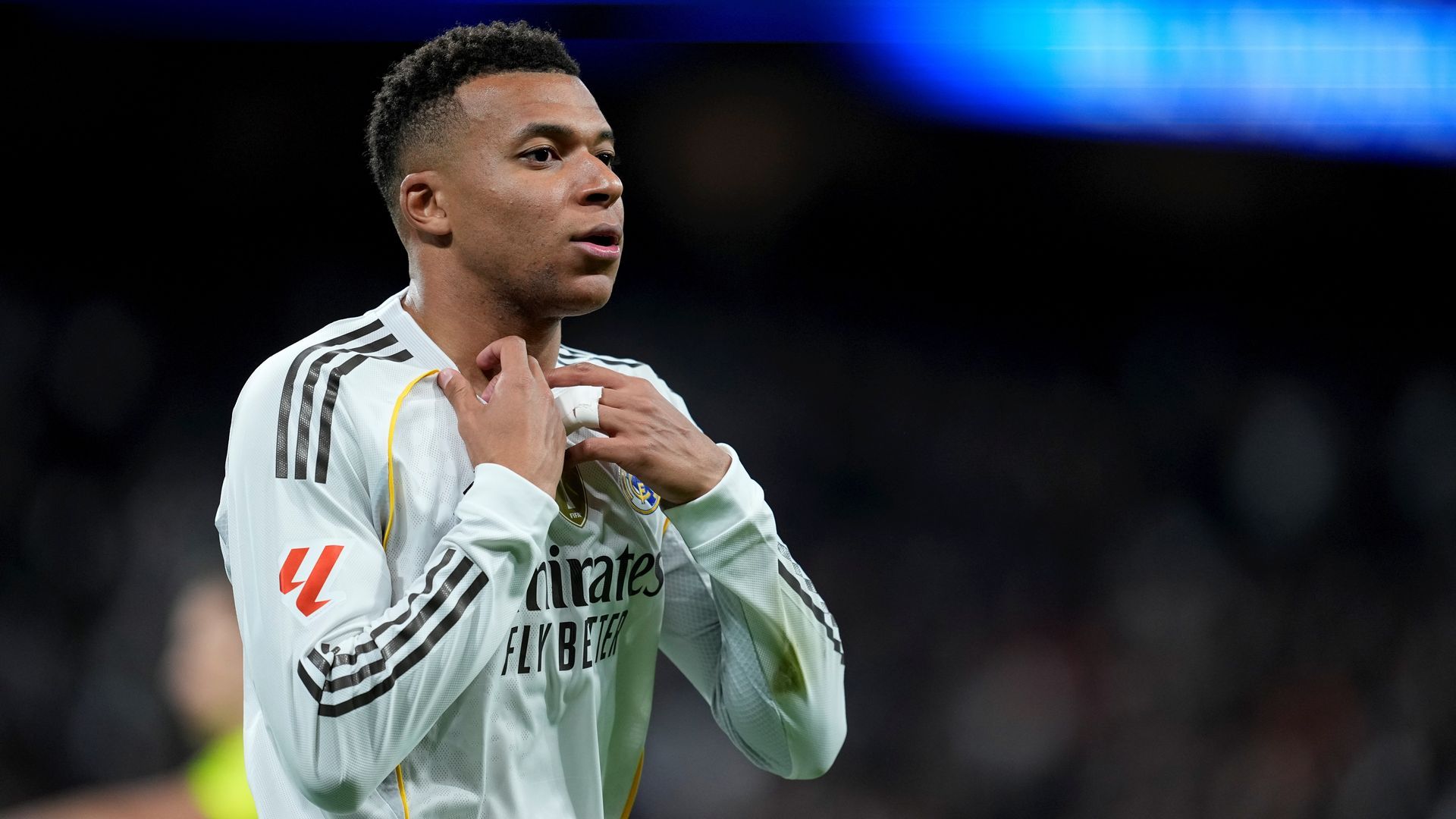 Kylian Mbappé con la camiseta del Real Madrid