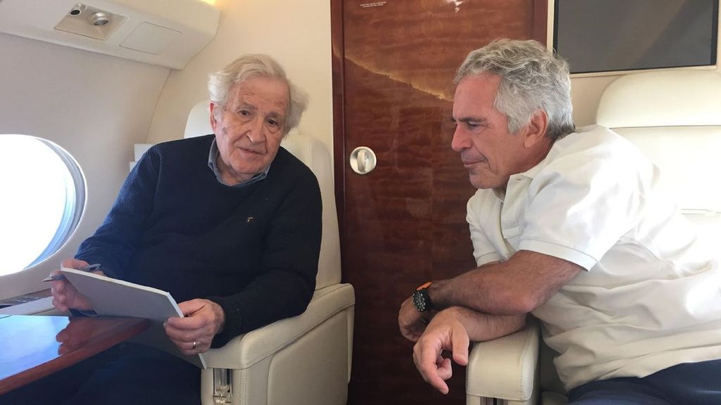 Nuevas imágenes de Jeffrey Epstein junto a Bill Gates y el filósofo Noam Chomsky.