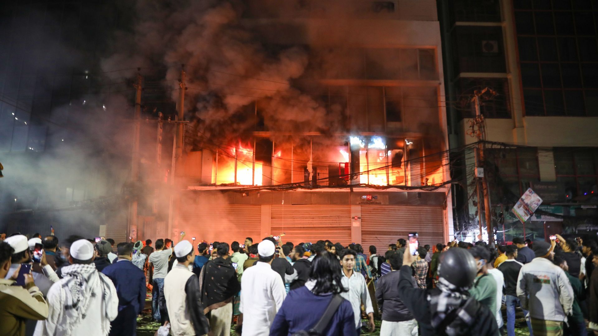 Protestas en Bangladesh por la muerte de Sharif Osman Hadi