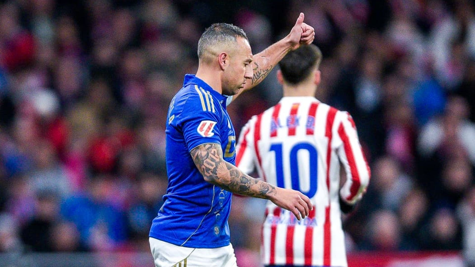 Santi Cazorla ante el Atlético de Madrid