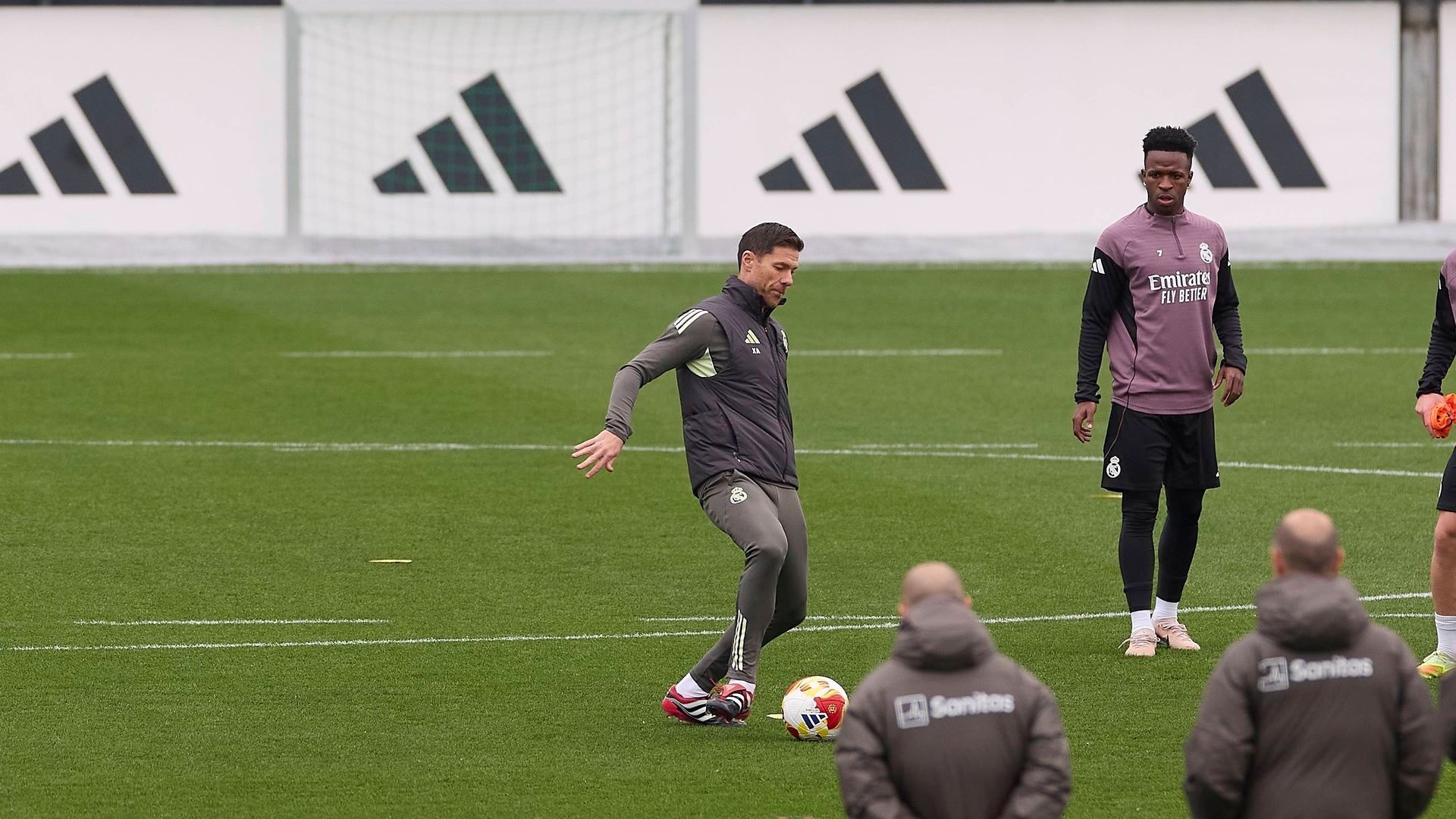 Xabi Alonso en un entrenamiento con el Real Madrid