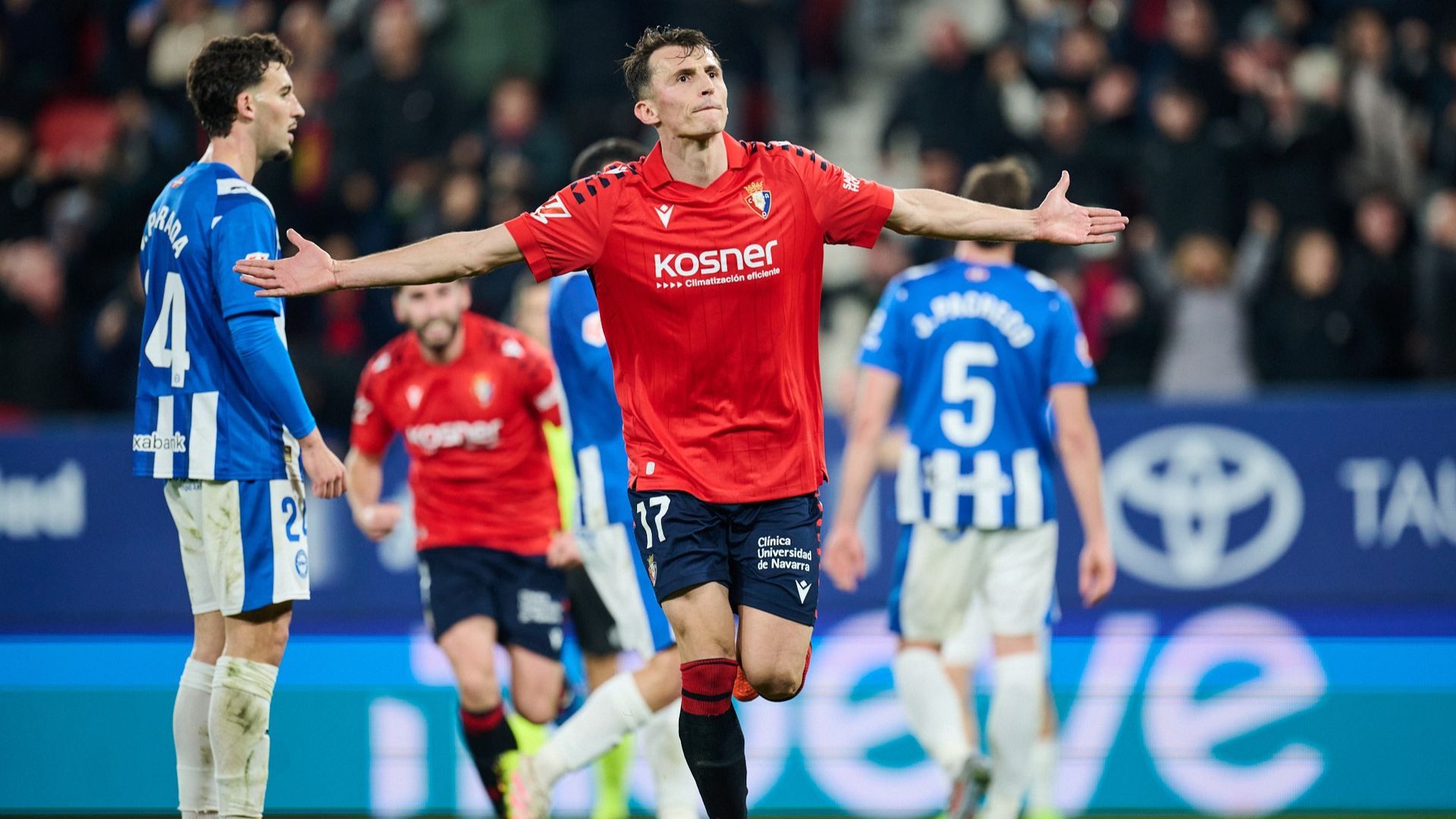 Ante Budimir celebra un gol en el Osasuna - Alavés