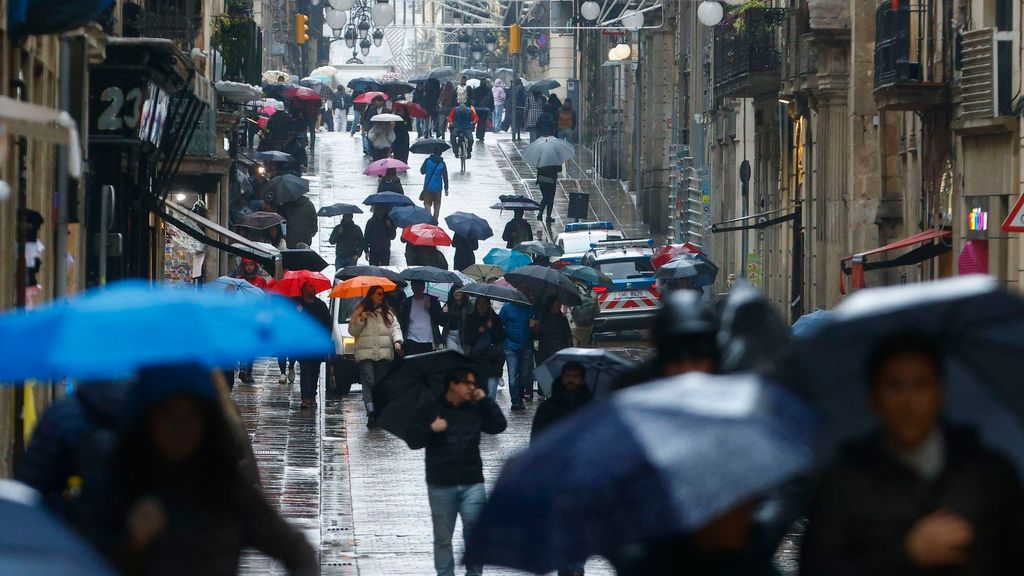 Las fuertes lluvias obligan a desalojar un edificio de Granollers, Barcelona: Protección Civil pide prudencia