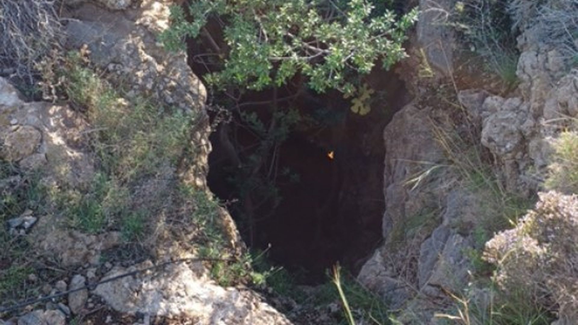 Muere un hombre tras caer en un pozo mientras buscaba minerales en la sierra de Cartagena Muere un hombre tras caer en un pozo mientras buscaba minerales en la sierra de Cartagena