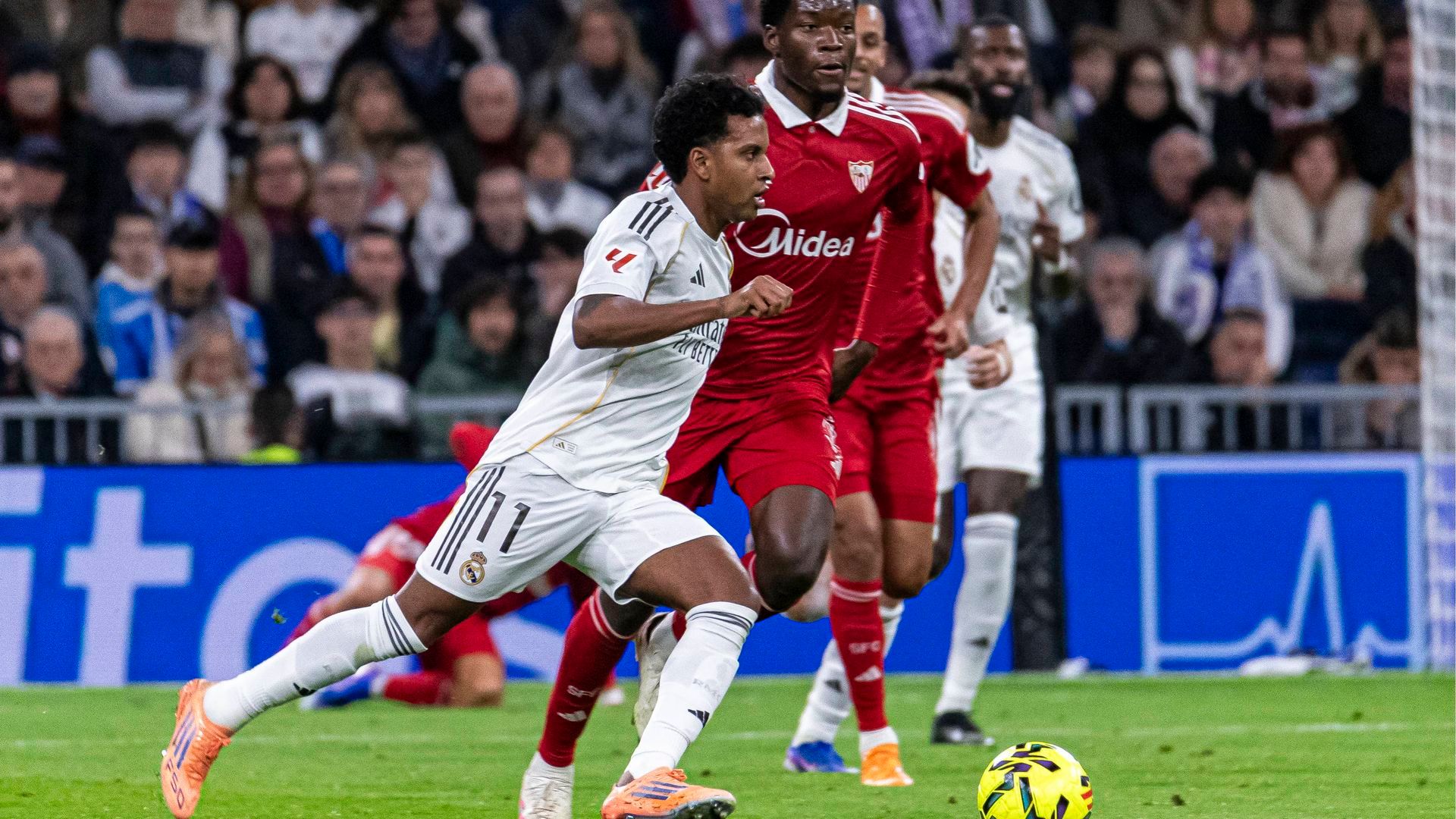 Rodrygo y Agoumé, en el Real Madrid-Sevilla