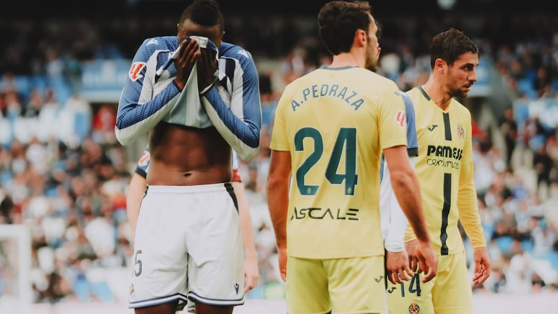 Umar Sadiq con la Real Sociedad en la 2025-26