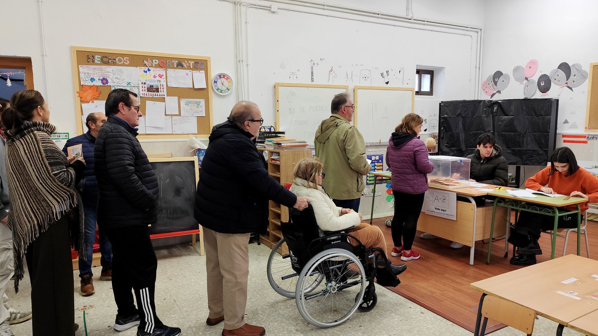 El índice de participación en las elecciones de Extremadura se sitúa en el 35,76 %, casi un 6 % menos que en 2023