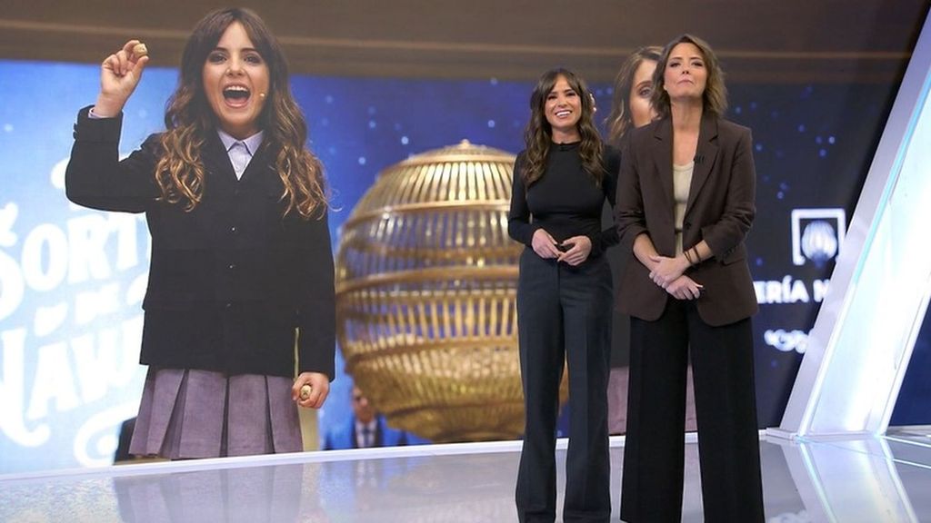 La sorpresa de María Casado a Carmen Corazzini por el Sorteo de la Lotería de Navidad 2025