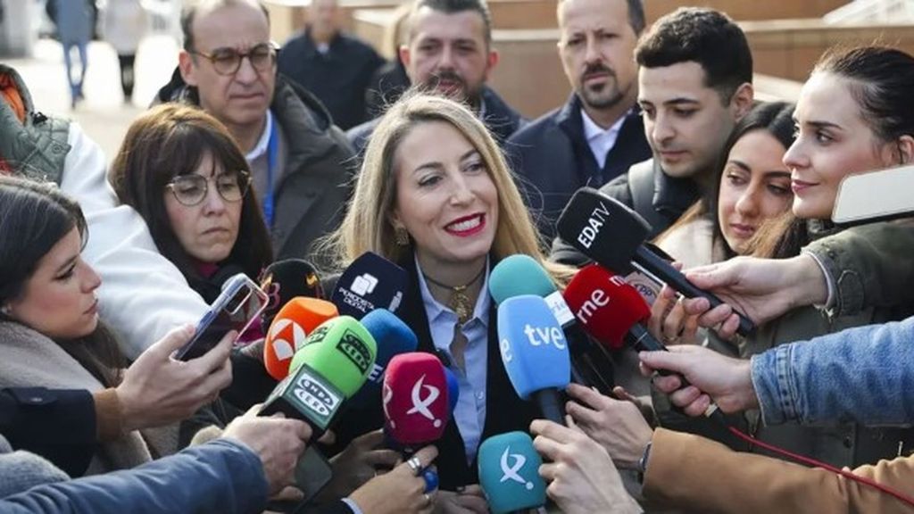 El PP manda un mensaje a Vox tras ganar las elecciones en Extremadura: pide "responsabilidad" y pide a Abascal no confundirse de adversario