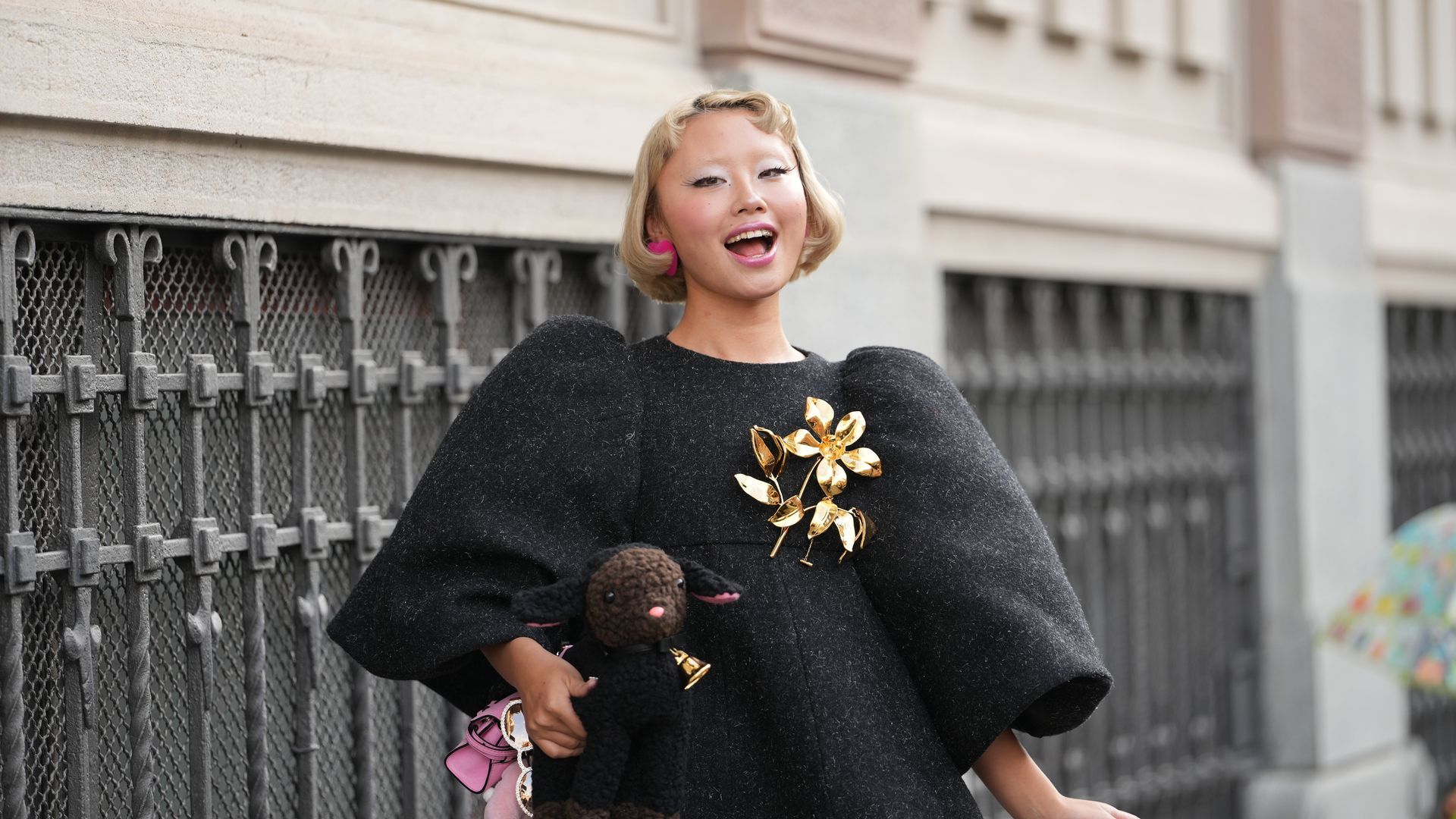 Lin Lin, con un broche oversize