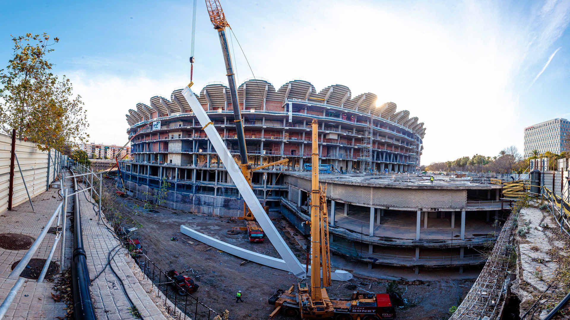 Los pilares de la cubierta del Nou Mestalla ya miran al cielo