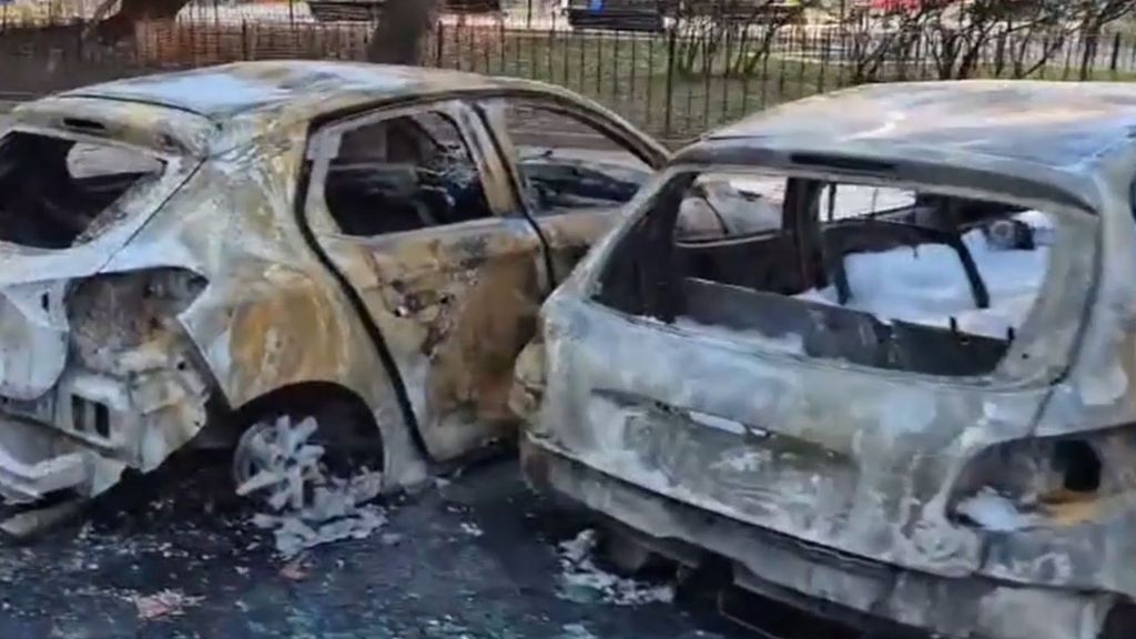 Detenido un pirómano 18 contenedores y causar daños en una treintena de coches y tres edificios en Valencia