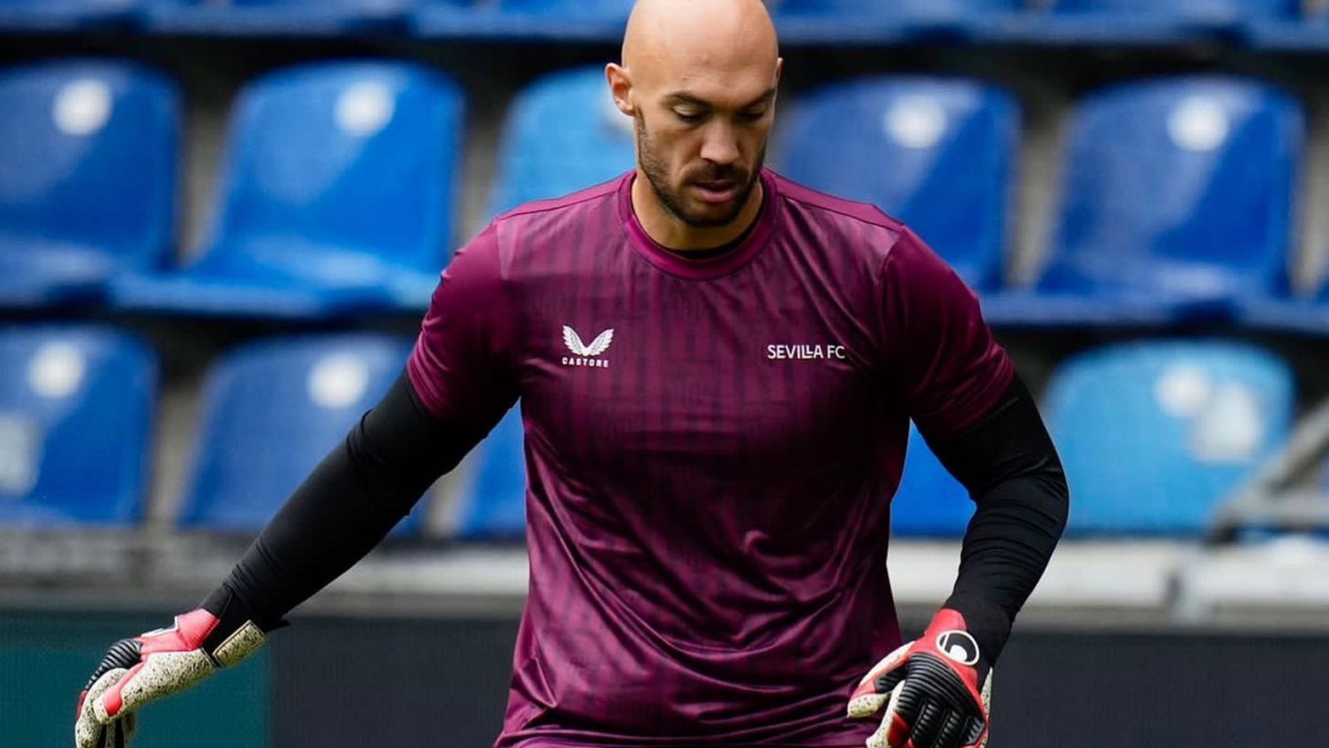 Dmitrovic, en un partido con el Sevilla