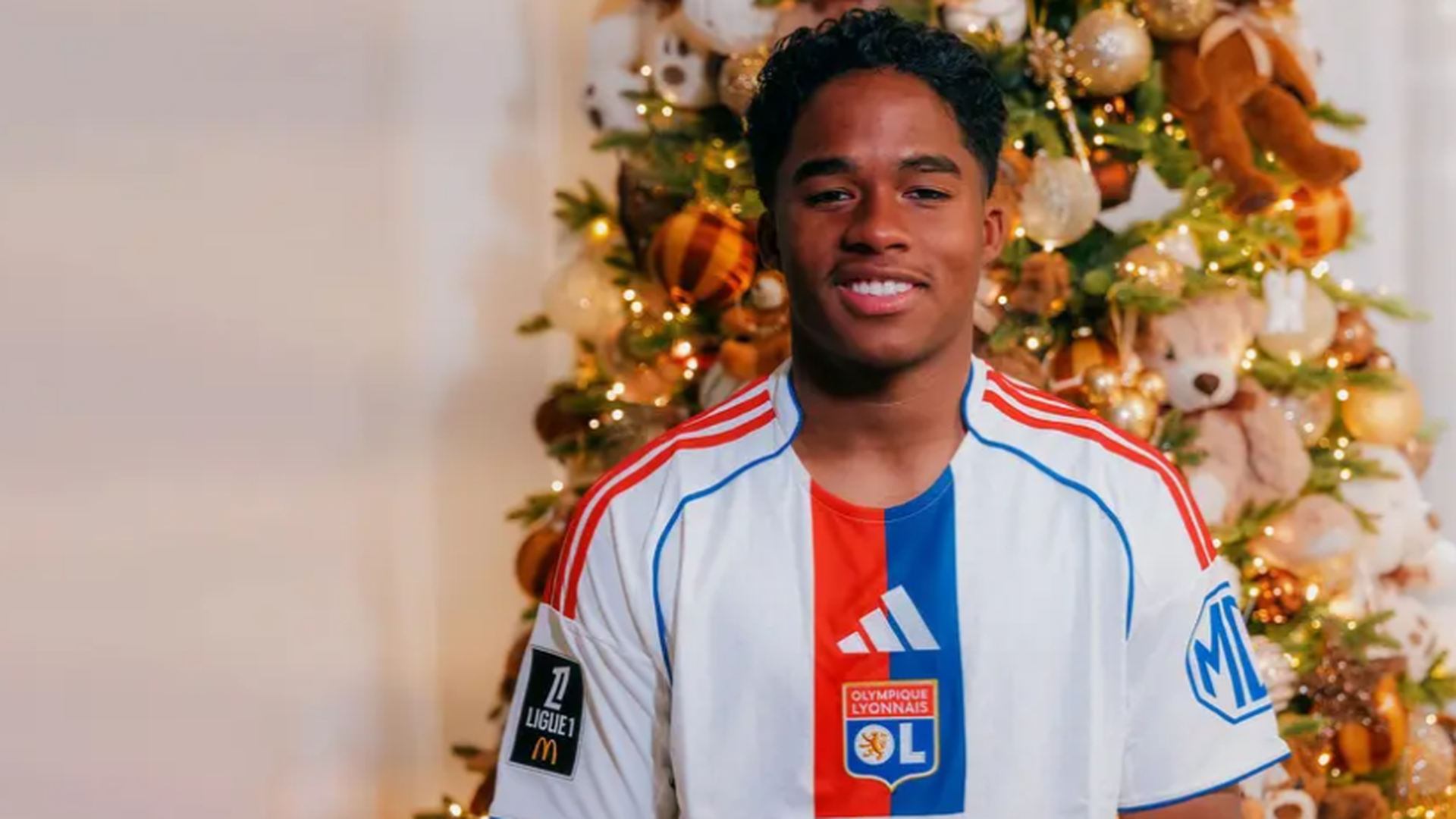 Endrick con la camiseta del Olympique de Lyon