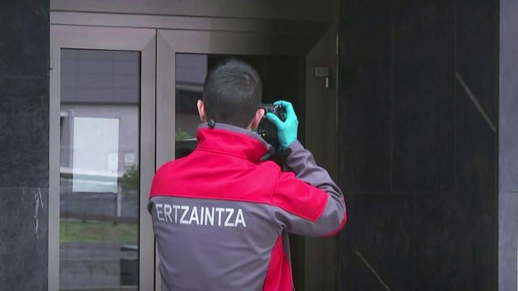 La mujer hallada muerta en Barakaldo habría sido asfixiada al volver de una cena de empresa
