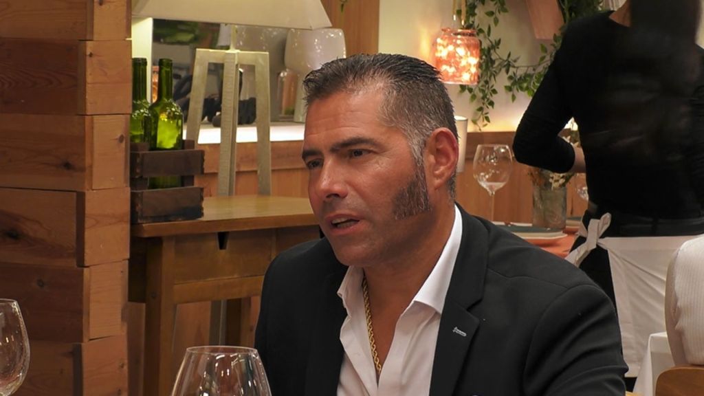 La propuesta sexual al estilo drag queen de una soltera de 'First Dates' deja impactado a su cita: "No veo lo de ponerme pezoneras"