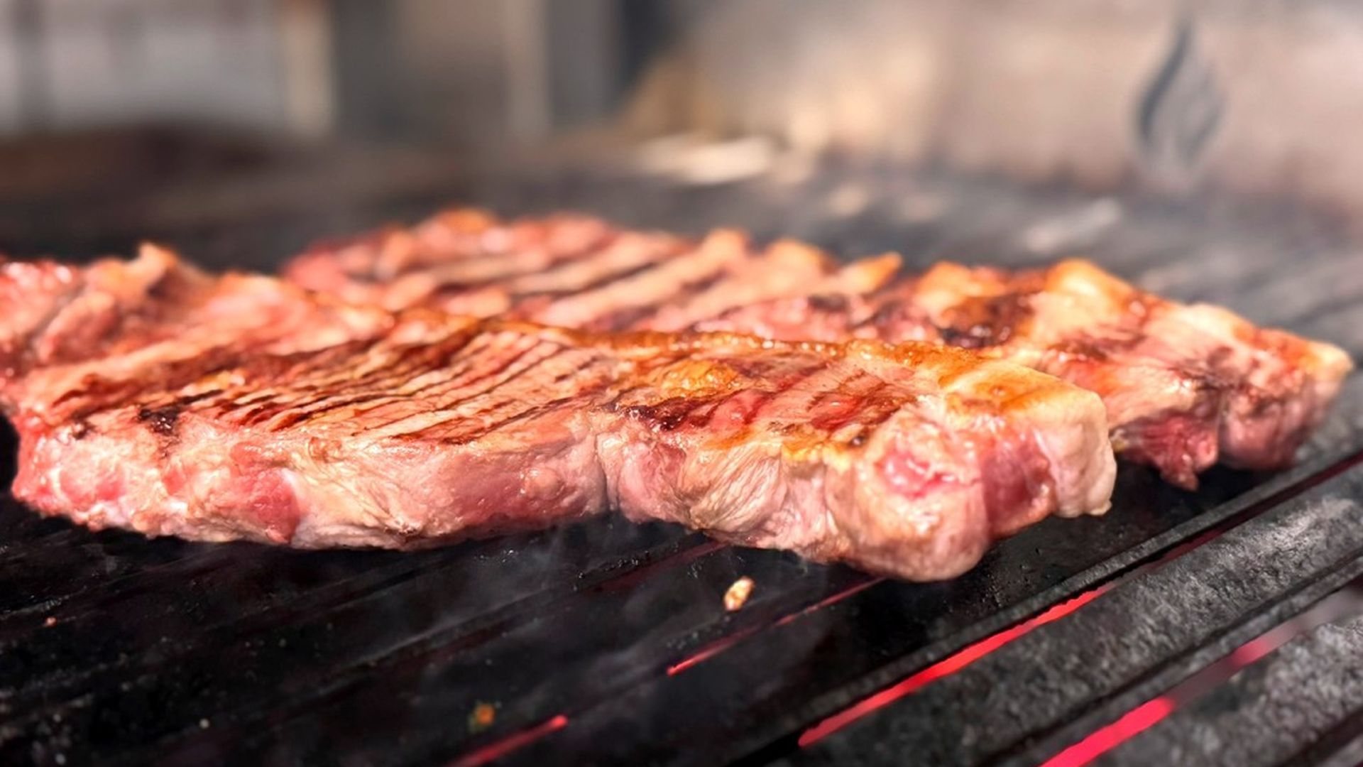 Las carnes a la brasa y en horno de leña son su especialidad