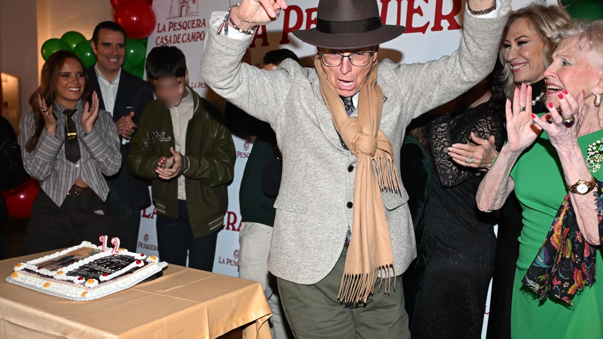 Ortega Cano, bailando durante la celebración de su cumpleaños