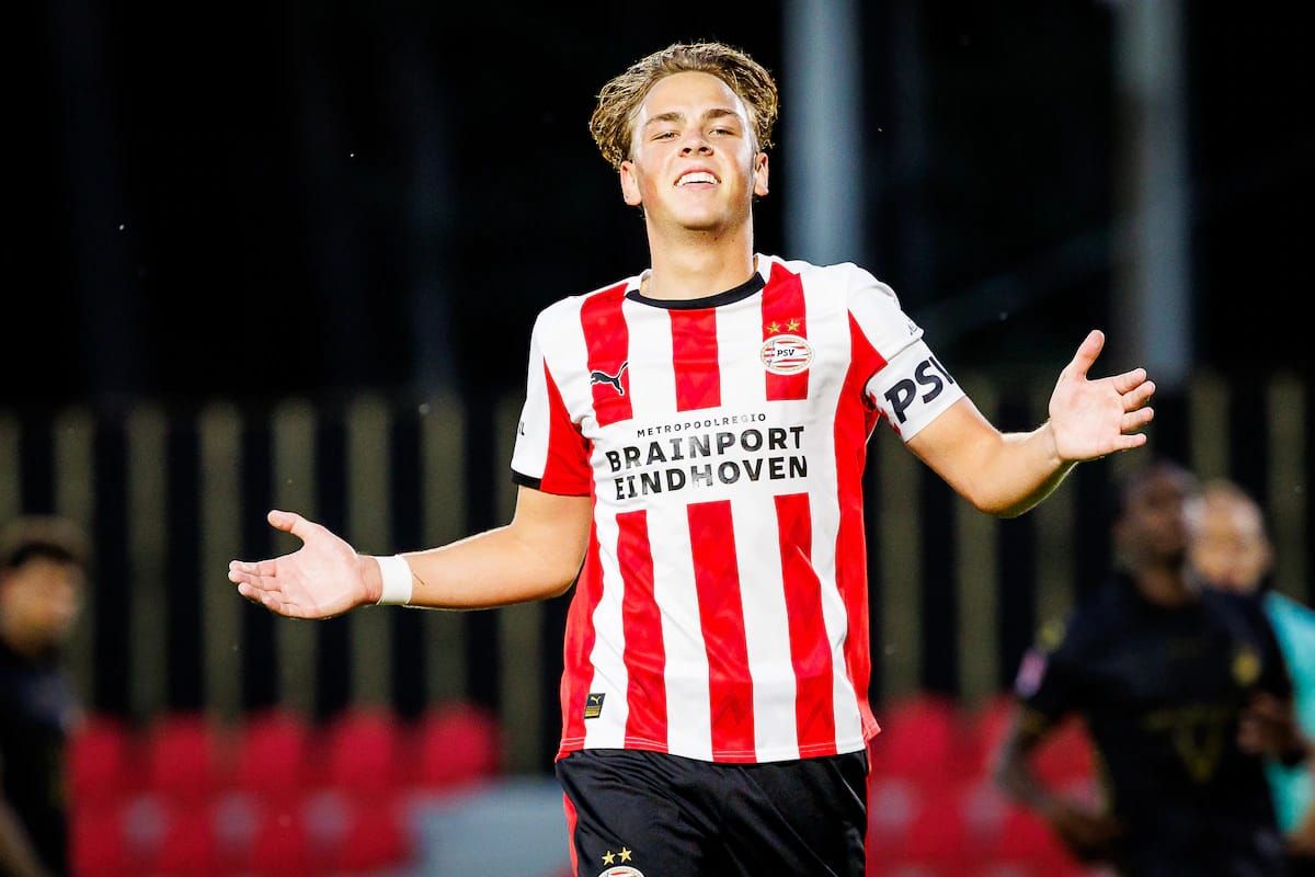 Robin Van Duiven celebra un gol con el PSV.