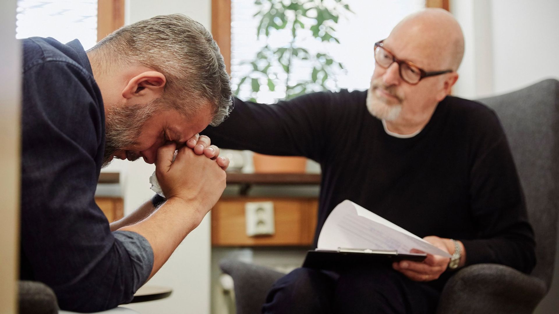 Tu psicólogo no es tu amigo, pero si es alguien con quien tienes que entrar en sintonía.