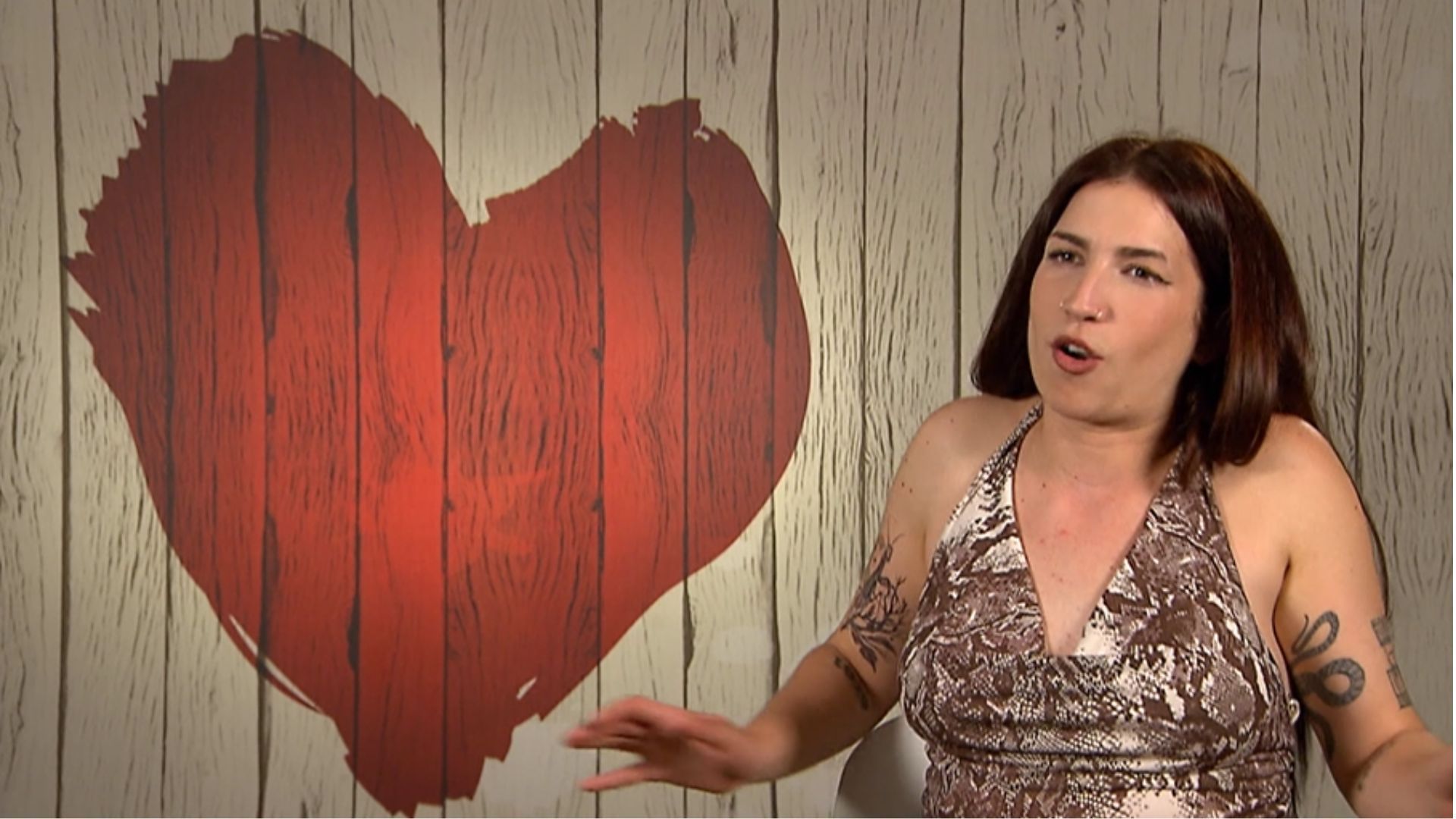 Una granadina se queda en paralizada en 'First Dates' ante la pregunta de su cita: "¿Ahí enseñan la mezquita?"