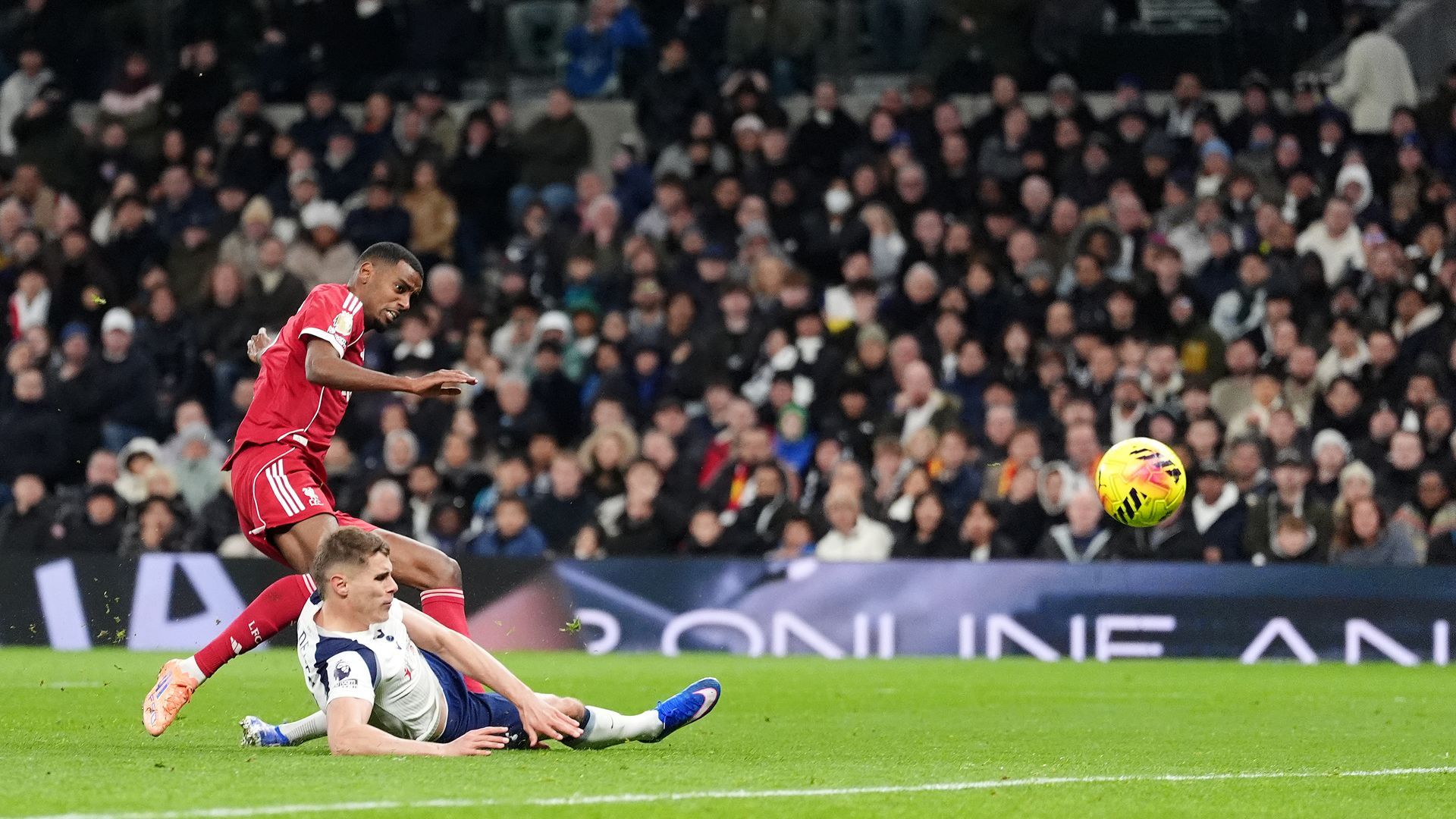 Van den Ven en el momento de la lesión de Isak