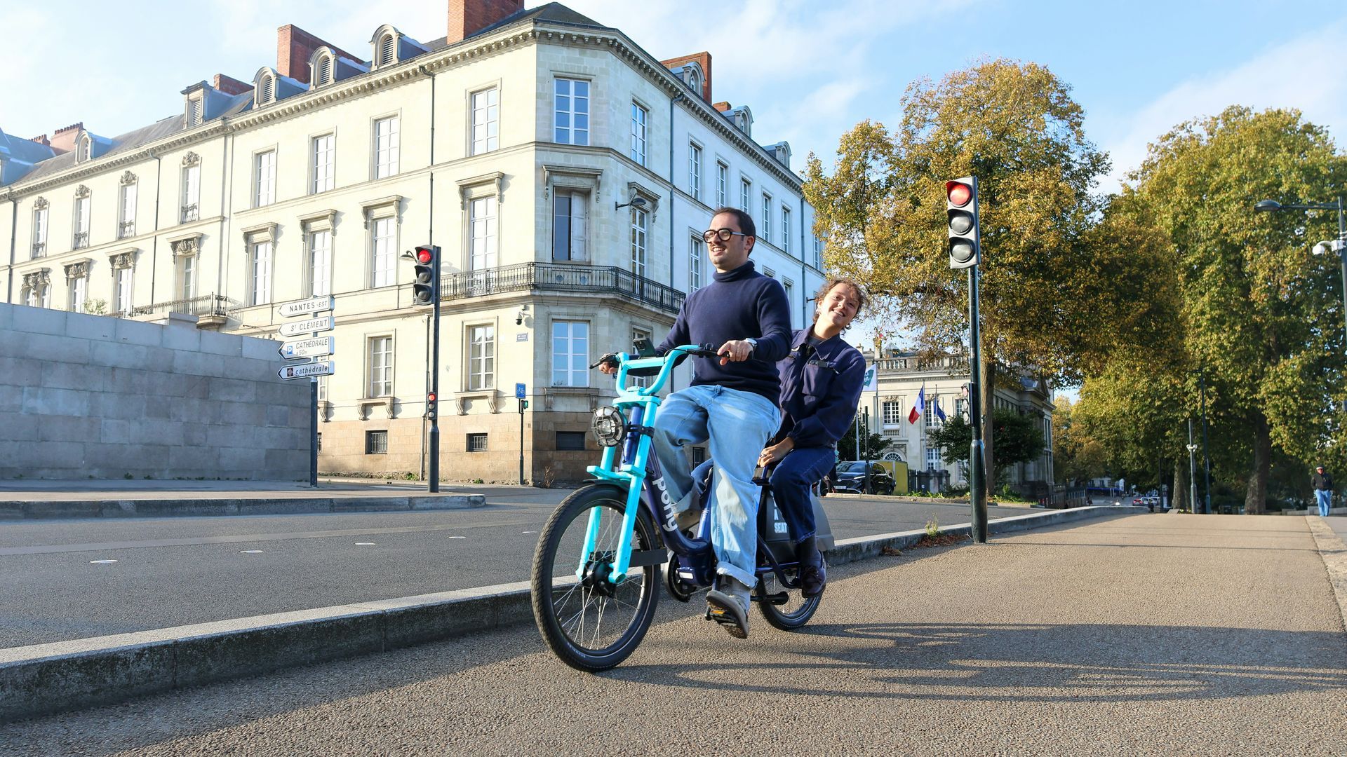 viaje pareja unsplash