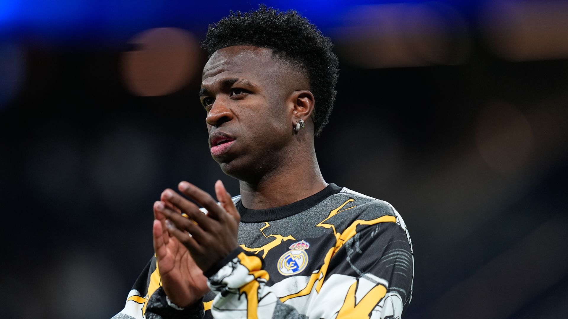 Vinicius en el calentamiento de Champions League