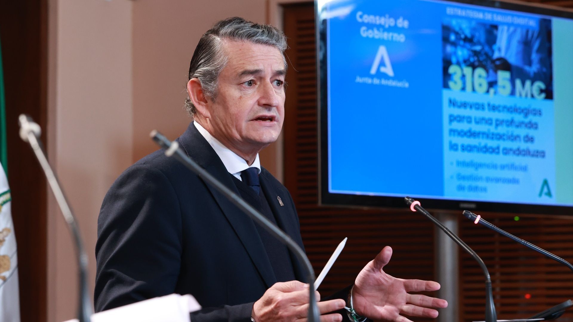 El consejero de Sanidad, Presidencia y Emergencias de la Junta de Andalucía, Antonio Sanz, interviene en la rueda de prensa posterior a la reunión semanal del Consejo De Gobierno. A 23 de diciembre de 2025, en Sevilla (Andalucía, España). El consejero de Sanidad, Presidencia y Emergencias de la Junta de Andalucía, Antonio Sanz, interviene en la rueda de prensa posterior a la reunión semanal del Consejo De Gobierno. A 23 de diciembre de 2025, en Sevilla (Andalucía, España).