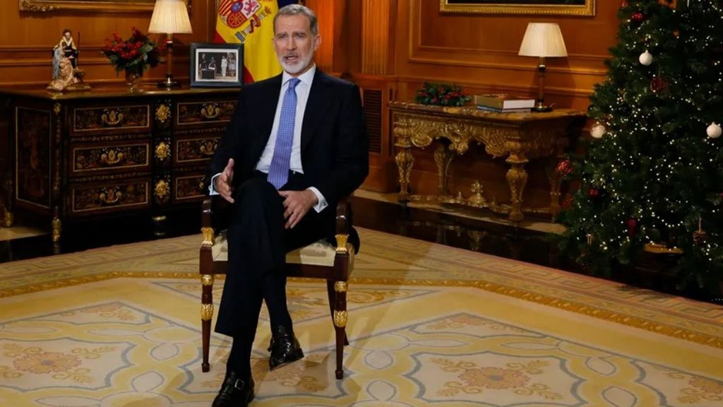 El rey Felipe VI actualiza la forma de dar el discurso de Navidad y elige estar de pie