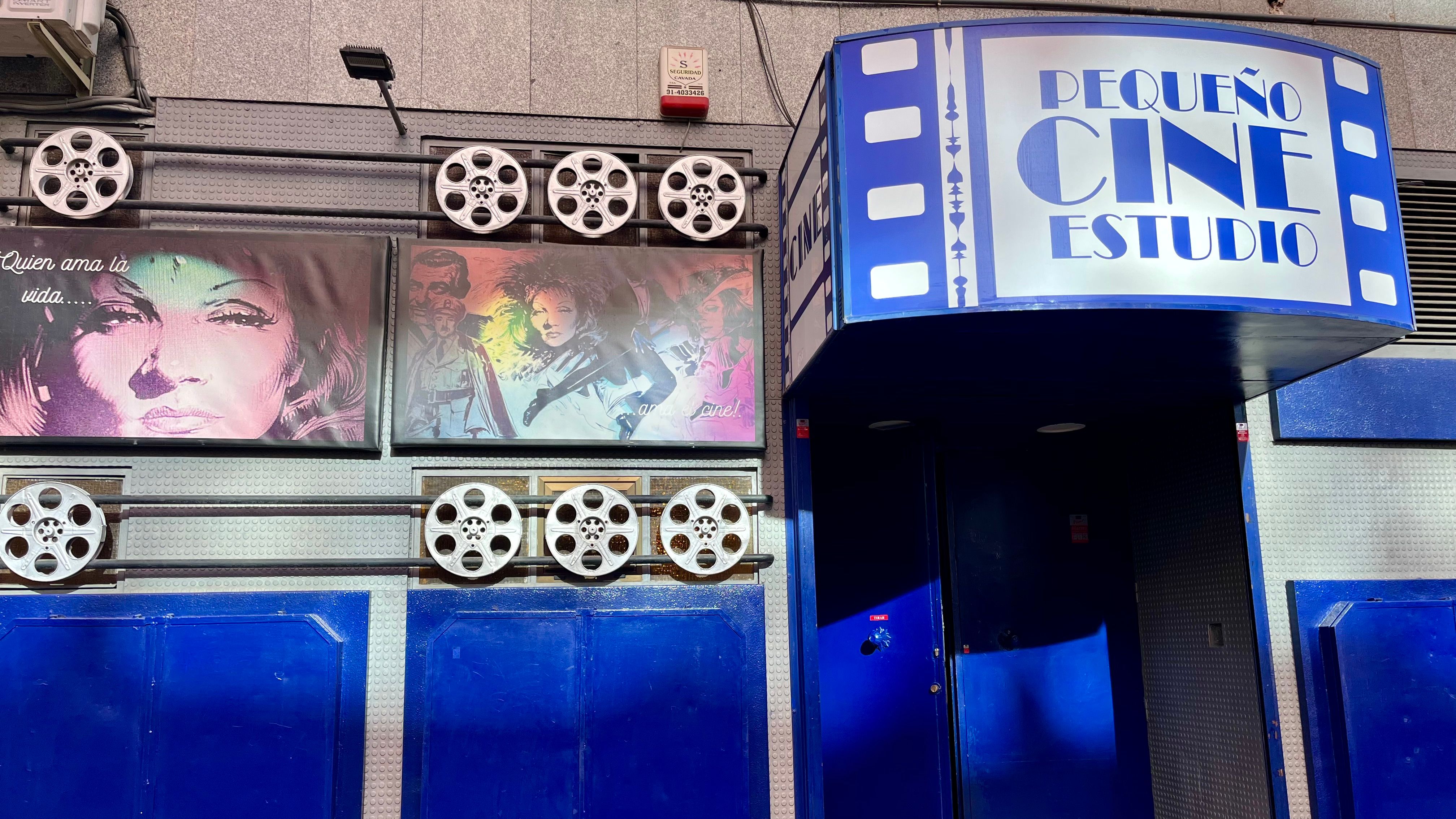 La fachada del Pequeño Cine Estudio