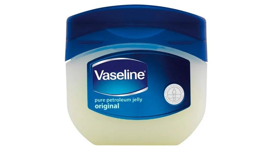 La vaselina se utiliza para mantener la hidratación de la piel