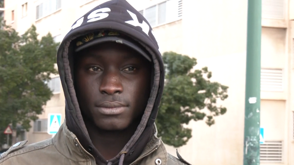 Mansour, el joven guineano que salvó a una mujer en la DANA de Málaga y que ahora vive en la calle: "No lo entiendo"