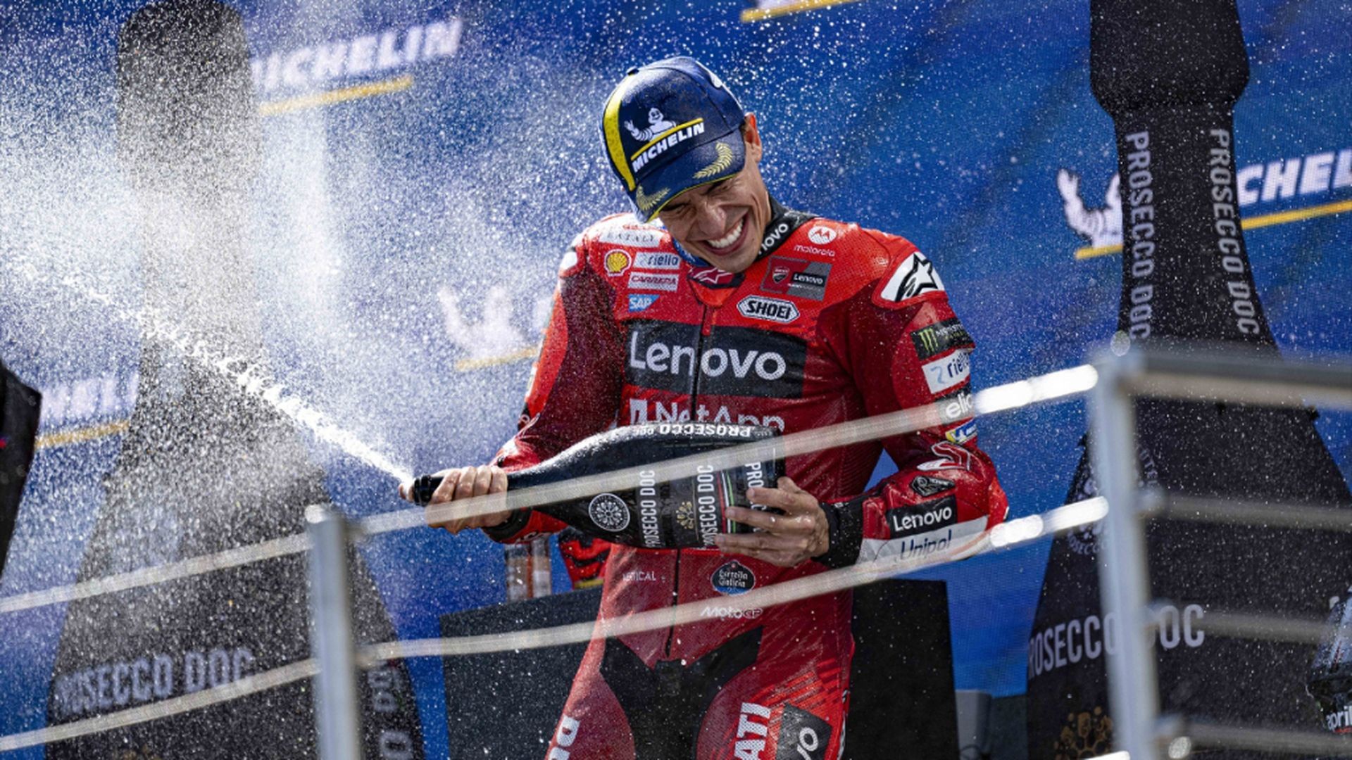 Marc Márquez, celebrando una victoria en MotoGP con Ducati