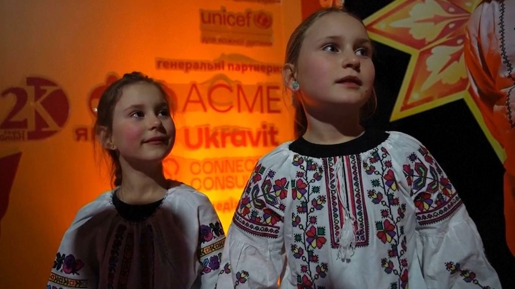 Oleksandra y Viktoria, las dos niñas que tienen como único deseo para esta Navidad que acabe la guerra en Ucrania