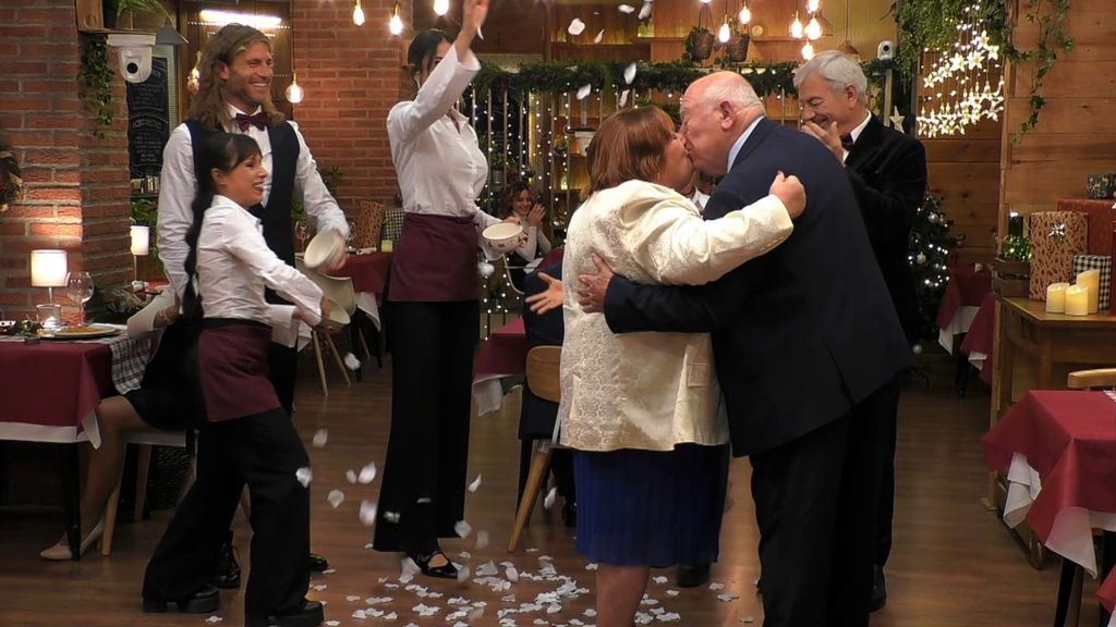 ¡Pepa le pide matrimonio a Vicente cuatro años después de conocerse en 'First Dates'!: "Hoy es la mejor Navidad porque has cumplido mi deseo"