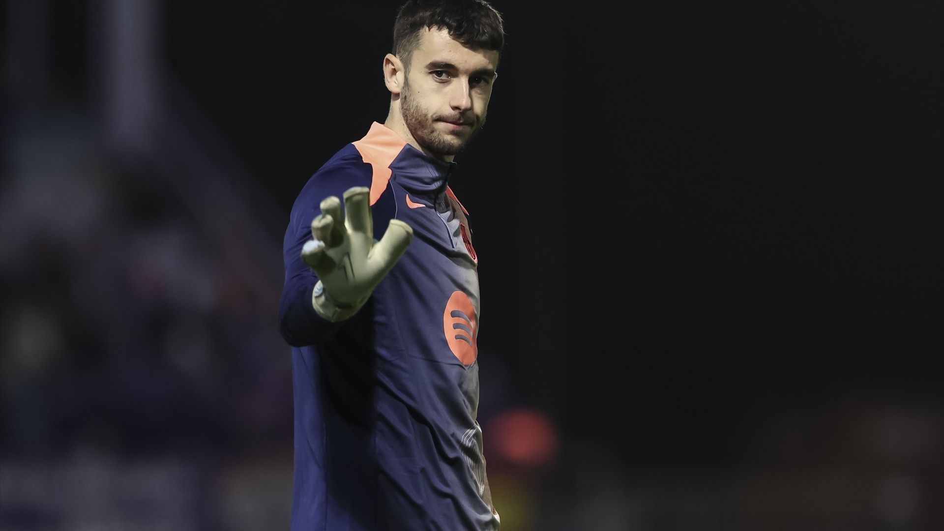 Joan García, en un calentamiento del FC Barcelona