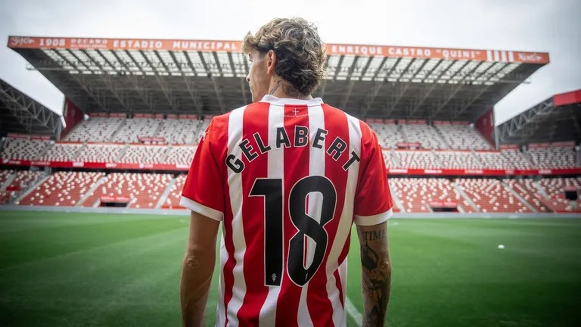 César Gelabert posa en El Molinón