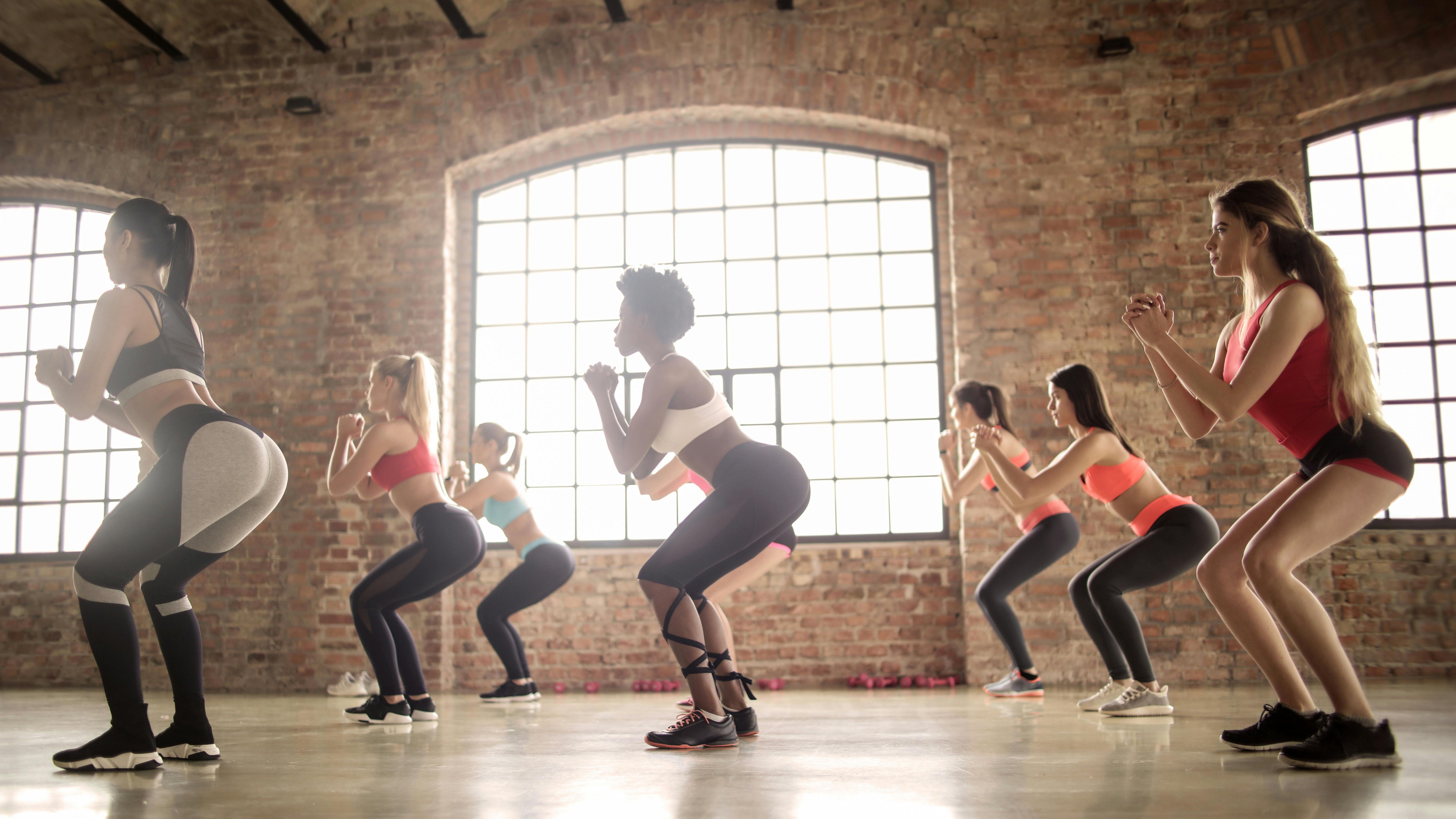 Haz ejercicio de fuerza 3 veces por semana. FUENTE: Pexels