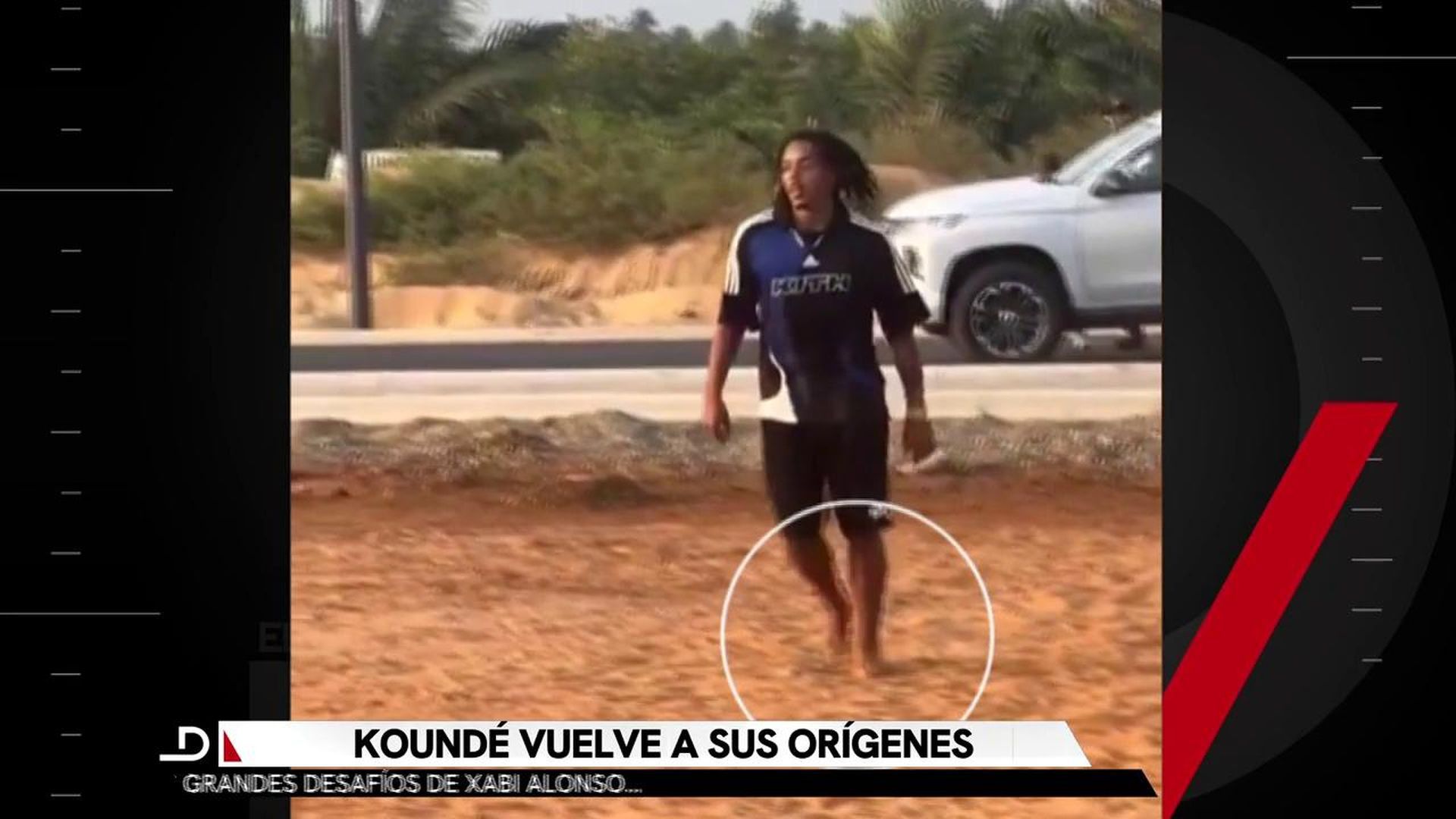 Jules Koundé jugando descalzo en Benín