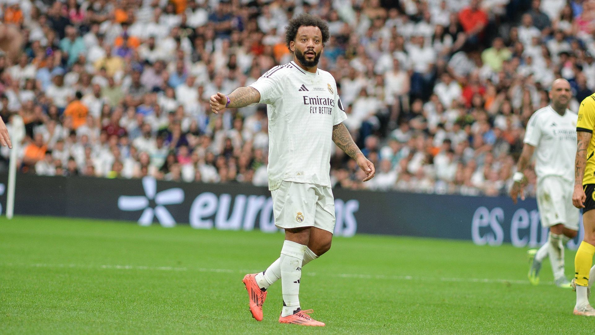 Marcelo jugando con los veteranos del Real Madrid