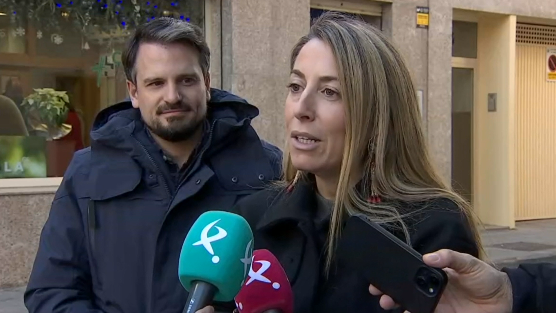 María Guardiola contacta con Óscar Fernández, candidato de Vox, de cara a la investidura y aboga por "pensar solo en Extremadura"