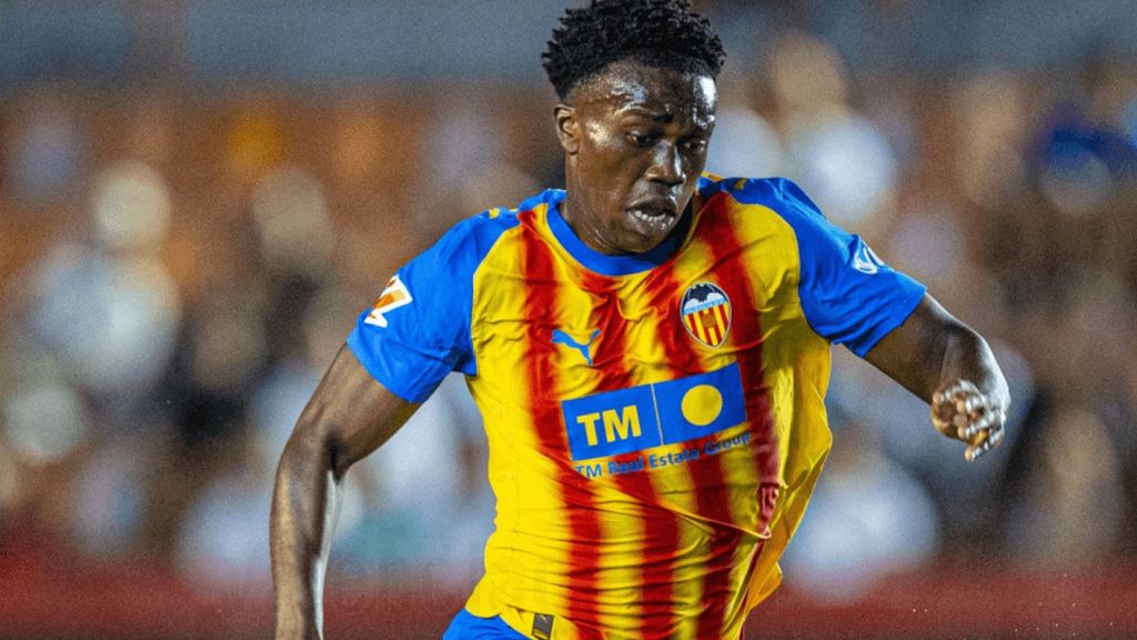 Debuta David Otorbi, el jugador más joven en la historia del Valencia