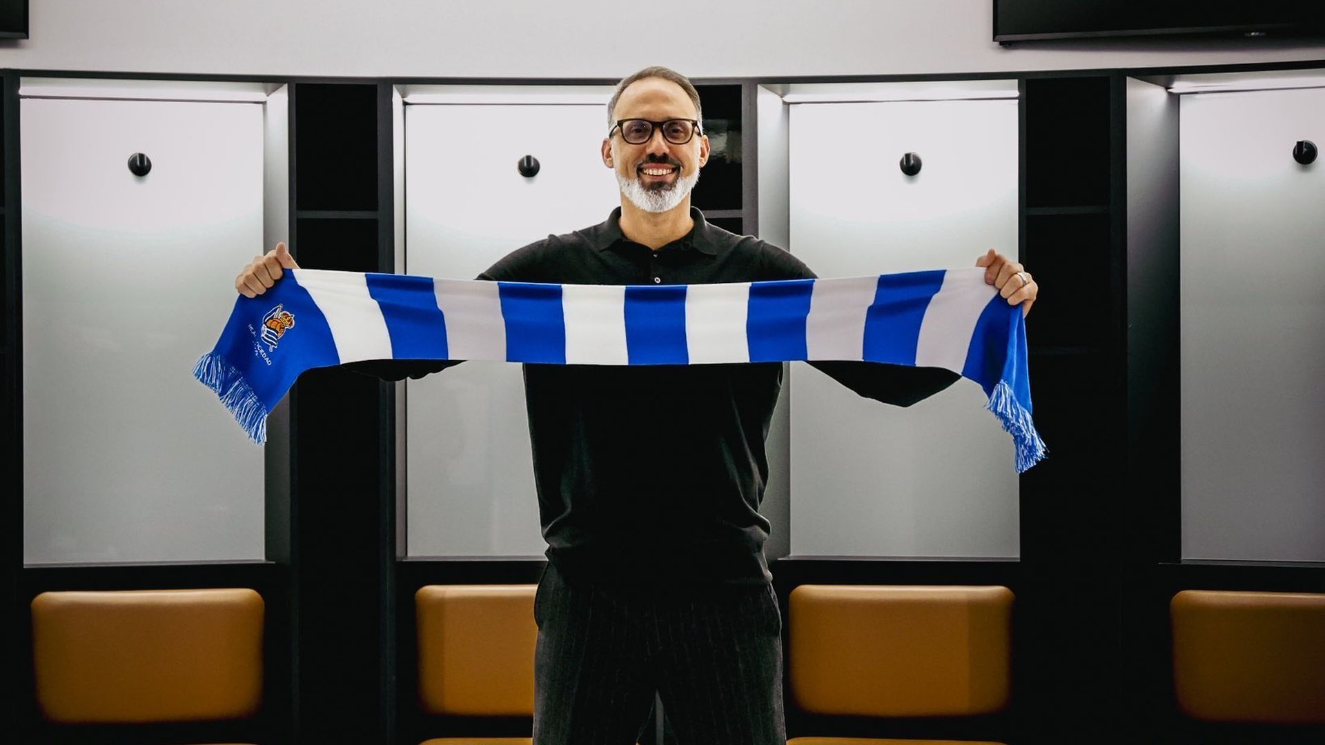 Pellegrino Matarazzo posa como txuri urdin